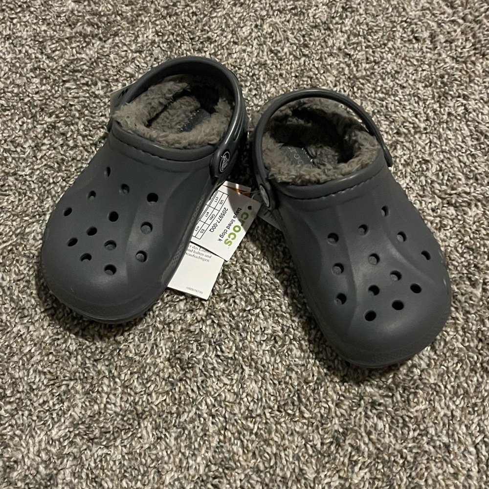 NWT CROCS Gray faux fur lined toddler